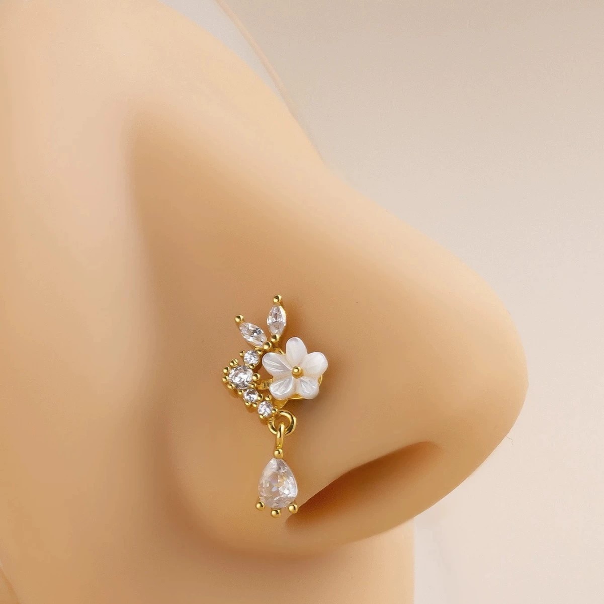 حلقة أنف ذهبية على شكل زهرة مع - مراجعة Body Jewelry Surgical Steel وسعره